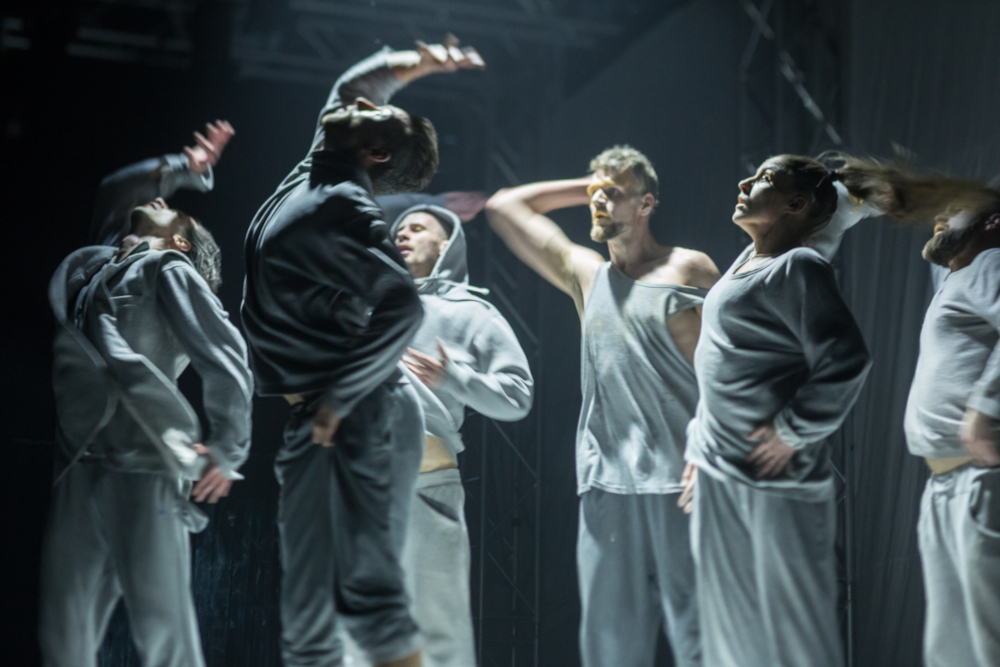 Teatr Rozbark, "Zagubieni w skórze"